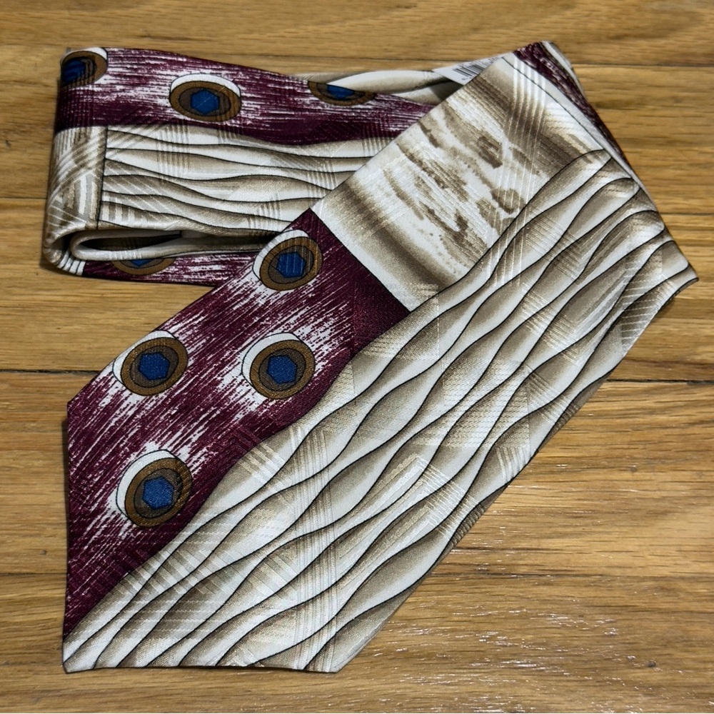 NEW Vtg Conte di Milano Classic Cream and Red Patterned‎ Tie Perfect